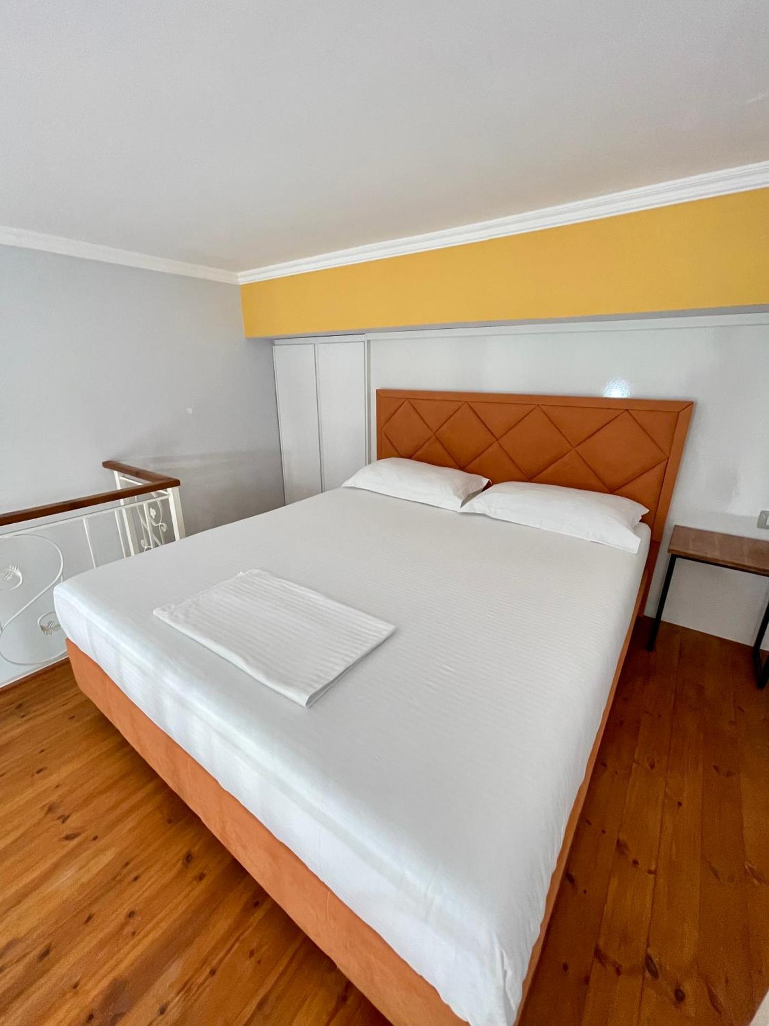 Crown Deluxe Apartments Sarande Exterior photo