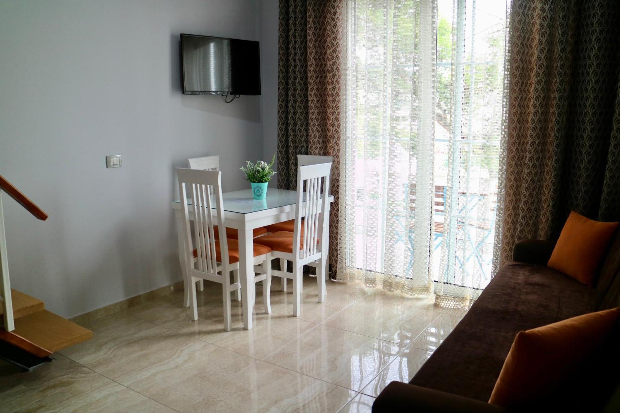 Crown Deluxe Apartments Sarande Exterior photo