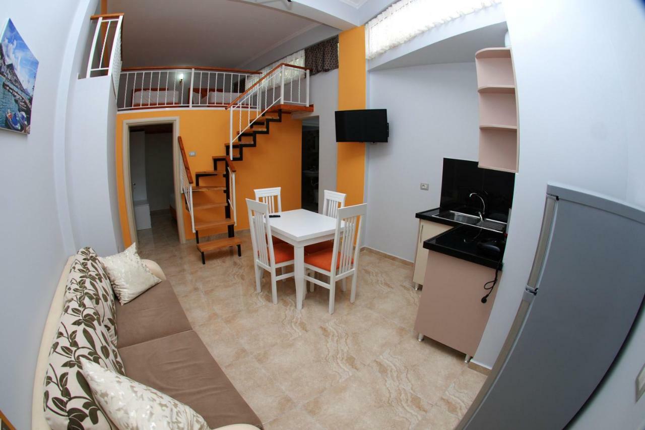 Crown Deluxe Apartments Sarande Exterior photo